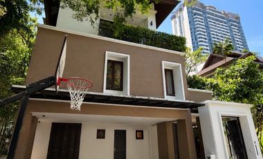 À louer 4 chambres maison à Khlong Toei, Bangkok