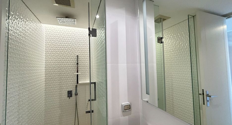 For rent 2 bedrooms condo in Sathon, Bangkok