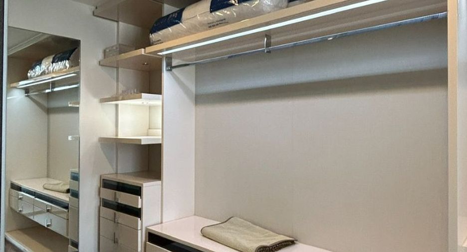 For rent 2 bedrooms condo in Sathon, Bangkok