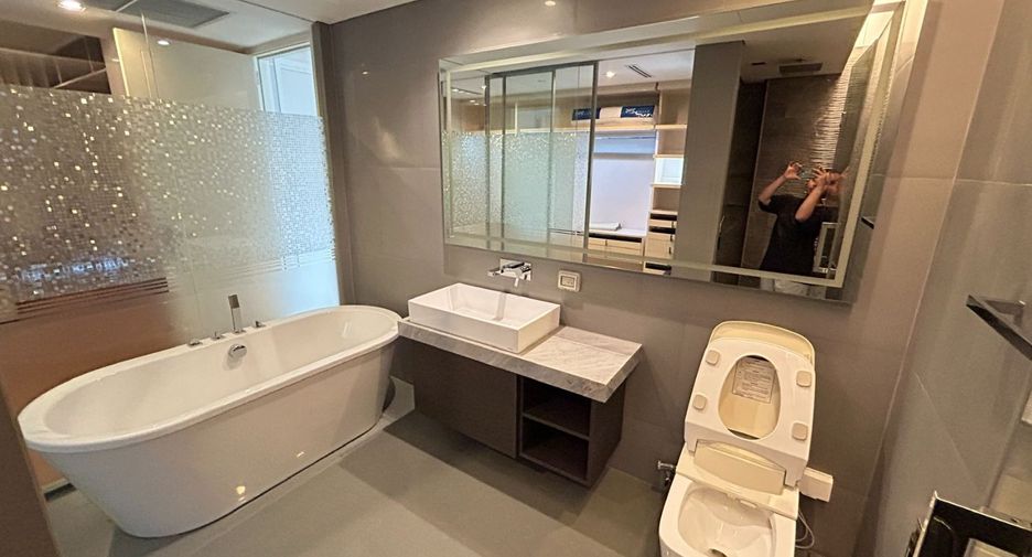 For rent 2 bedrooms condo in Sathon, Bangkok