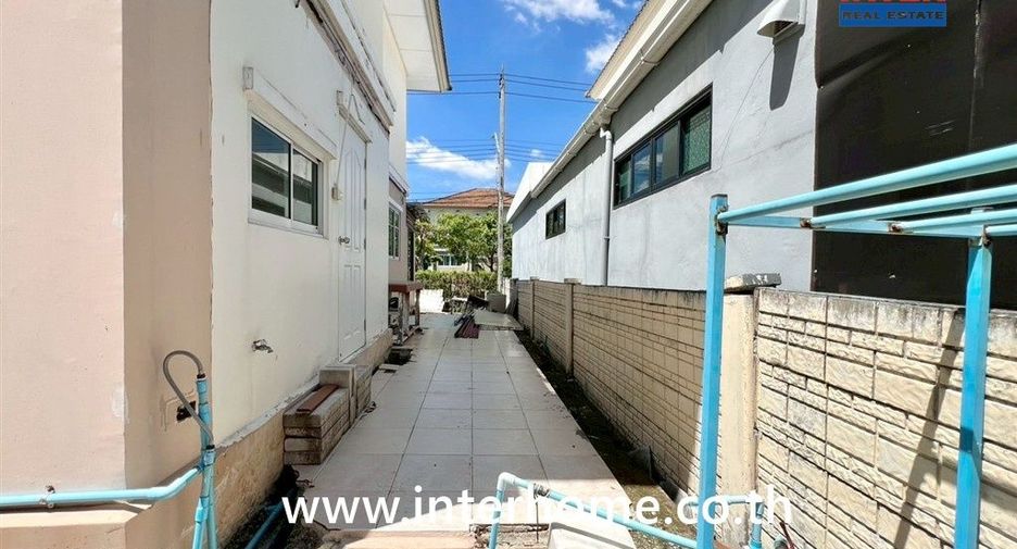 For sale 3 bedrooms house in Lat Krabang, Bangkok