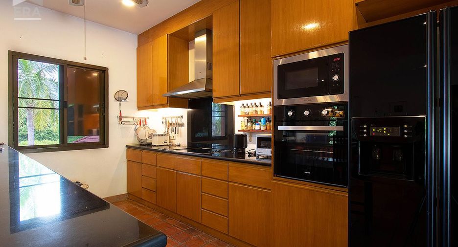 For sale 5 bedrooms villa in Ban Chang, Rayong