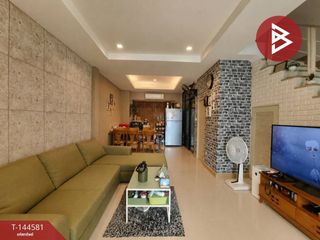 For sale 3 bedrooms townhouse in Mueang Samut Prakan, Samut Prakan