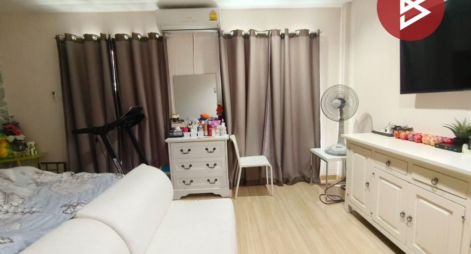 For sale 3 bedrooms townhouse in Mueang Samut Prakan, Samut Prakan