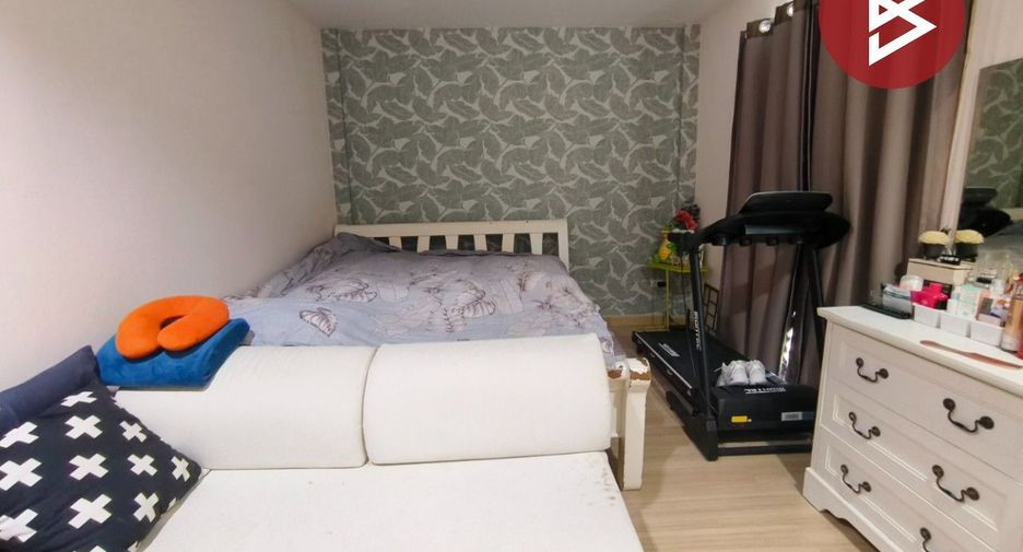 For sale 3 bedrooms townhouse in Mueang Samut Prakan, Samut Prakan