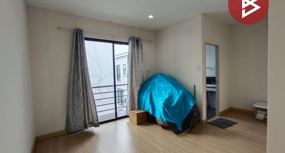 For sale 3 bedrooms townhouse in Mueang Samut Prakan, Samut Prakan