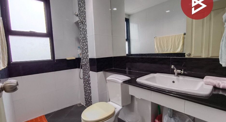 For sale 3 bedrooms townhouse in Mueang Samut Prakan, Samut Prakan