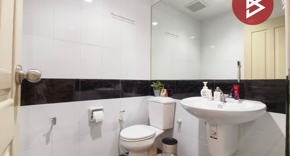 For sale 3 bedrooms townhouse in Mueang Samut Prakan, Samut Prakan