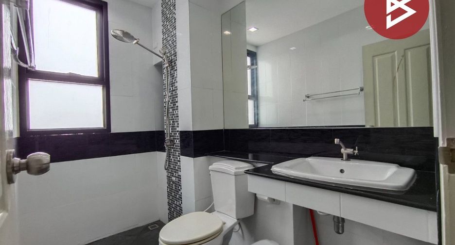 For sale 3 bedrooms townhouse in Mueang Samut Prakan, Samut Prakan