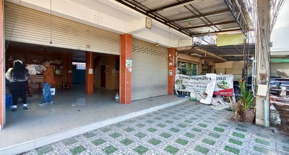 For sale 3 bedrooms retail Space in Si Racha, Chonburi
