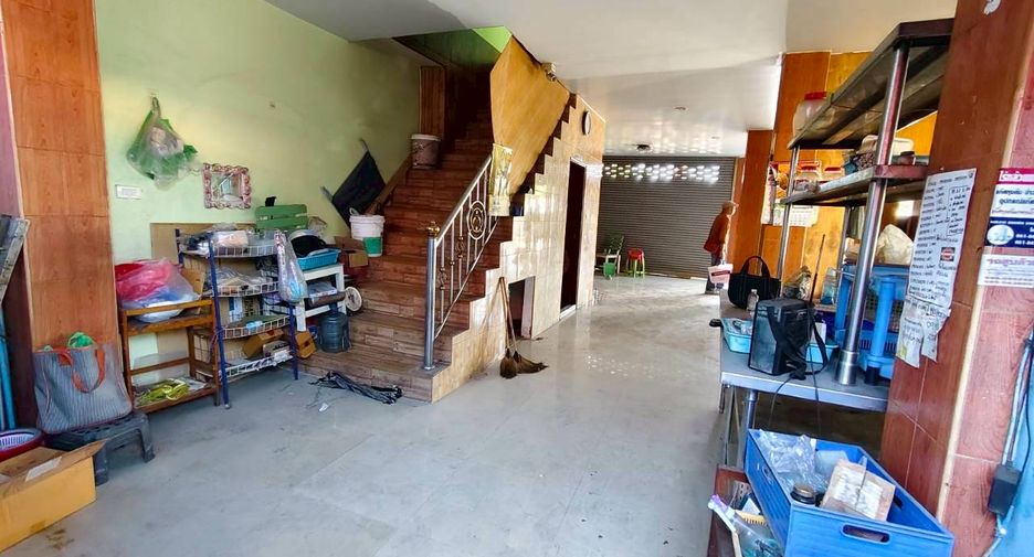 For sale 3 bedrooms retail Space in Si Racha, Chonburi