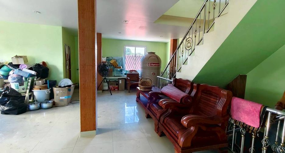 For sale 3 bedrooms retail Space in Si Racha, Chonburi