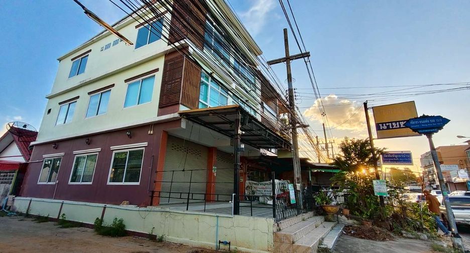 For sale 3 bedrooms retail Space in Si Racha, Chonburi