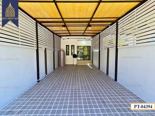 For sale 2 bedrooms townhouse in Saphan Sung, Bangkok