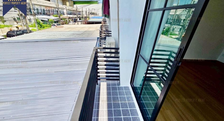 Reihenhaus zum Kauf mit 2 Zimmer in Saphan Sung, Bangkok