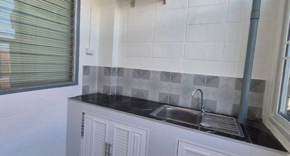 For sale 1 bed condo in Mueang Samut Prakan, Samut Prakan