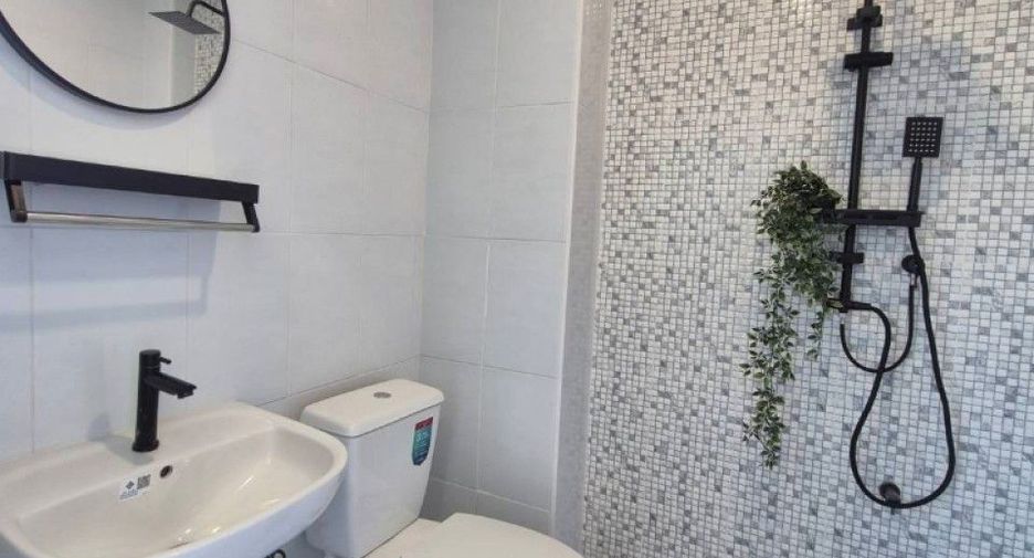 For sale 1 bed condo in Mueang Samut Prakan, Samut Prakan