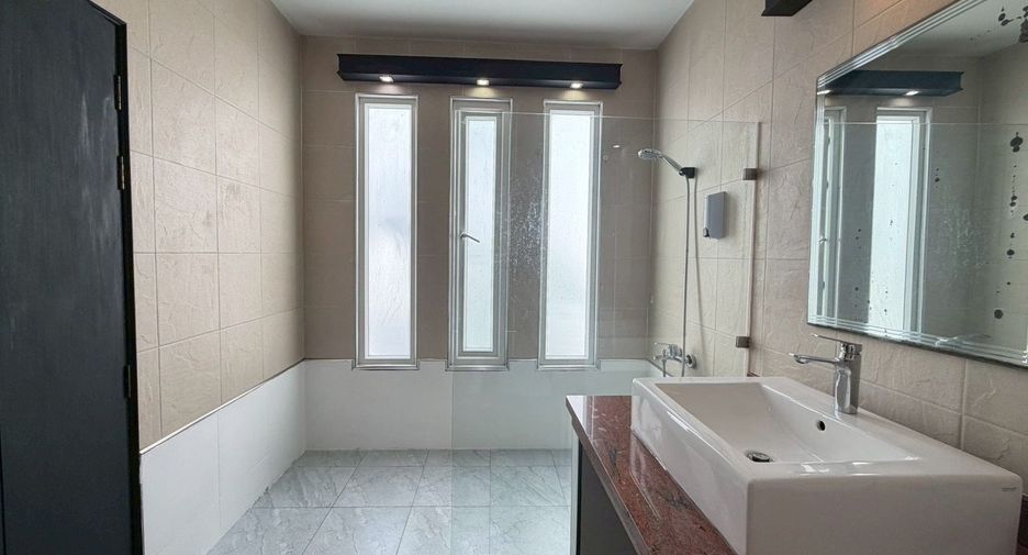 For sale 3 bedrooms house in Pratumnak, Pattaya