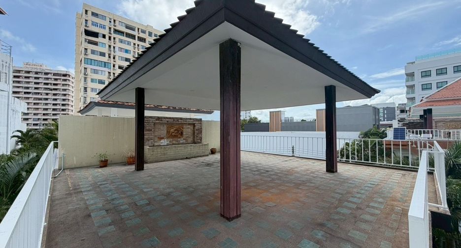 For sale 3 bedrooms house in Pratumnak, Pattaya