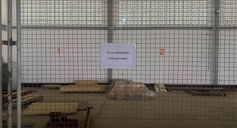Almacén en venta en Ban Bueng, Chonburi