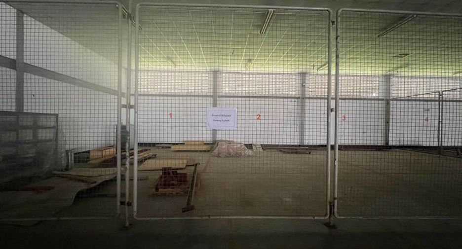 Almacén en venta en Ban Bueng, Chonburi