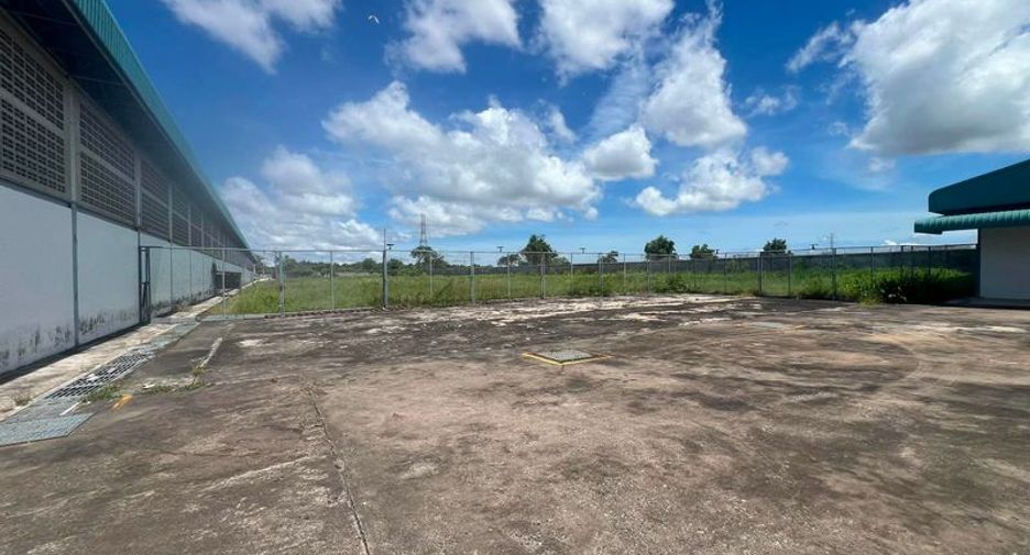 Almacén en venta en Ban Bueng, Chonburi