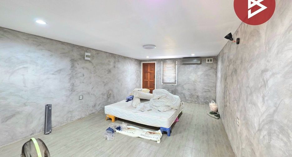 For sale 3 bedrooms retail Space in Bang Bon, Bangkok