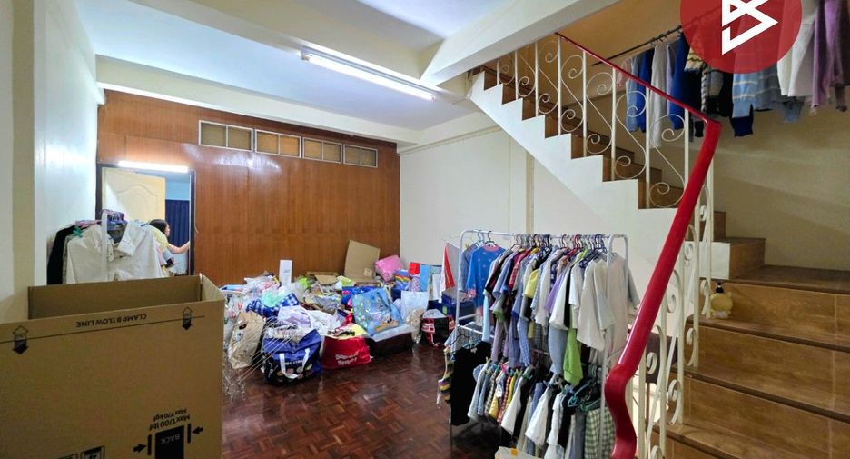 For sale 3 bedrooms retail Space in Bang Bon, Bangkok