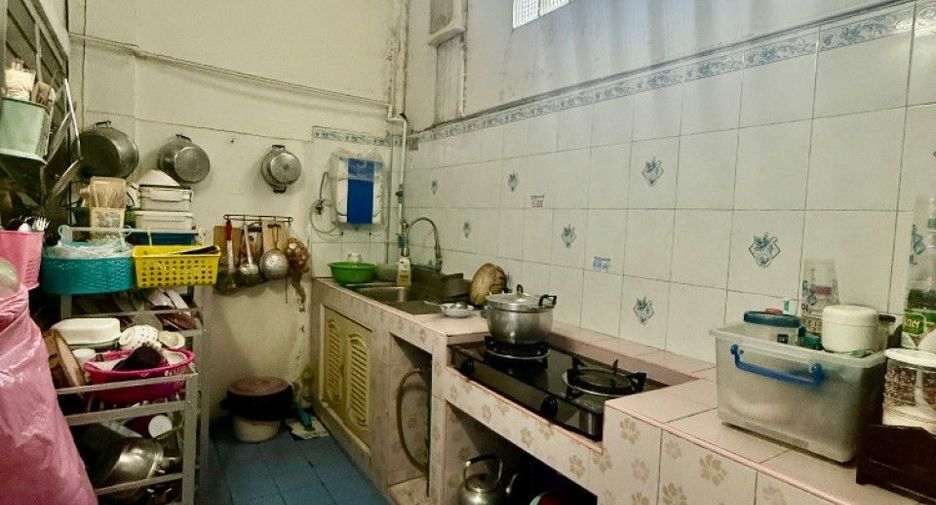 For sale 4 bedrooms townhouse in Thung Khru, Bangkok