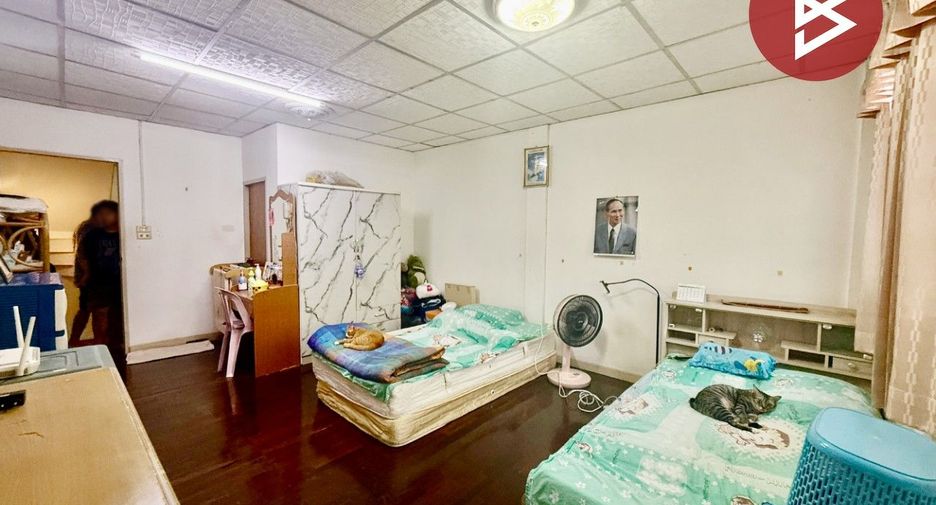 For sale 4 bedrooms townhouse in Thung Khru, Bangkok
