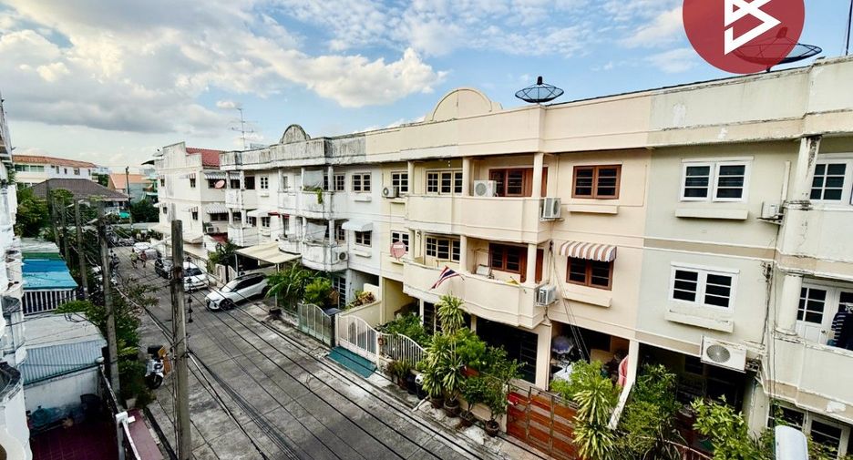 For sale 4 bedrooms townhouse in Thung Khru, Bangkok