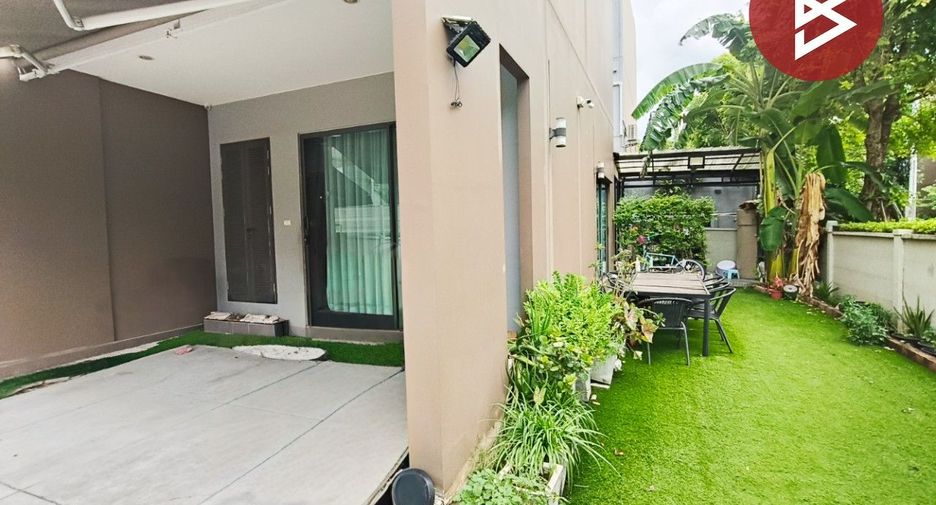 À vendre 3 chambres maison de ville à Saphan Sung, Bangkok