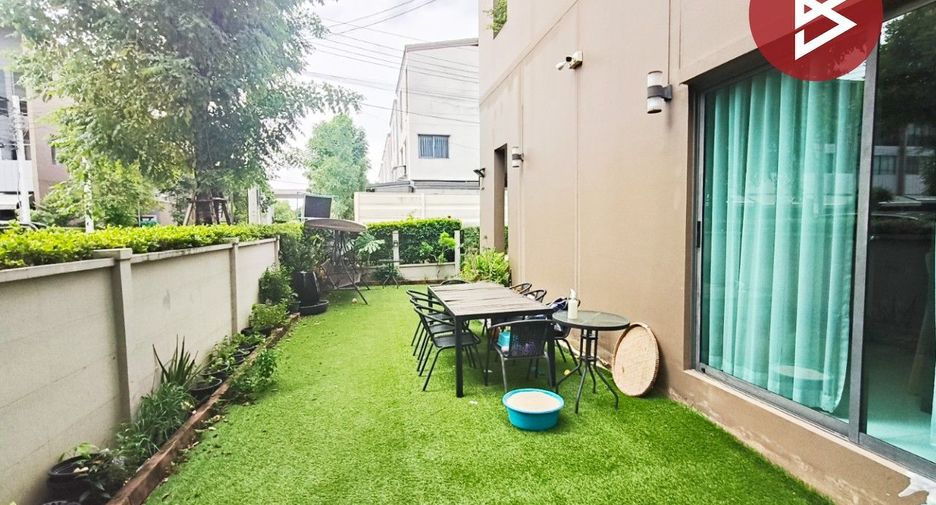 À vendre 3 chambres maison de ville à Saphan Sung, Bangkok