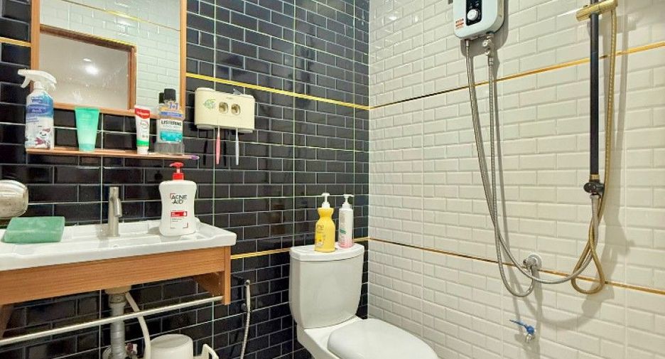 For sale 2 bedrooms townhouse in Mueang Samut Sakhon, Samut Sakhon