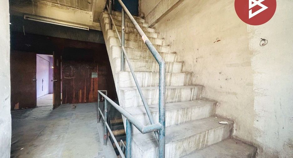 For sale 6 bedrooms retail Space in Mueang Samut Sakhon, Samut Sakhon