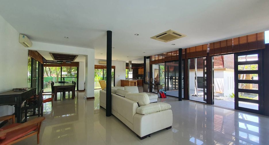 For rent 4 bedrooms house in East Pattaya, Pattaya