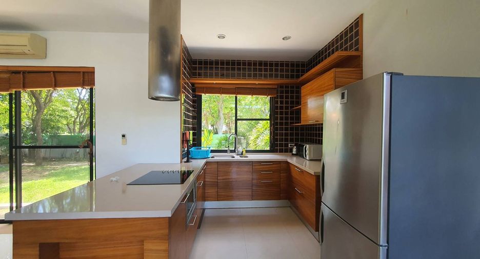 For rent 4 bedrooms house in East Pattaya, Pattaya