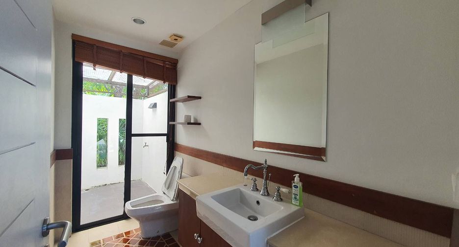 For rent 4 bedrooms house in East Pattaya, Pattaya