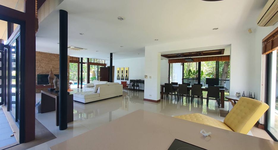 For rent 4 bedrooms house in East Pattaya, Pattaya