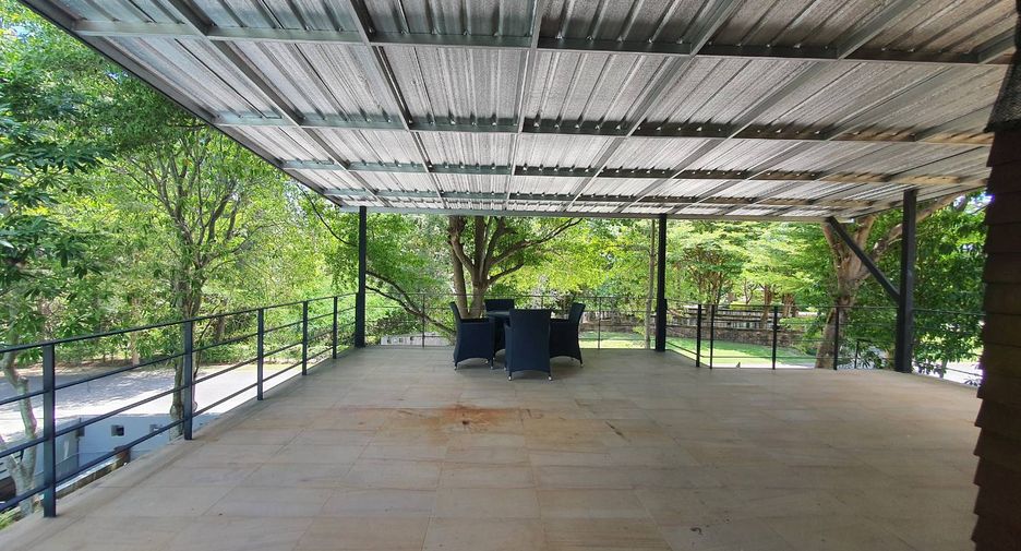 For rent 4 bedrooms house in East Pattaya, Pattaya