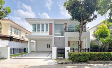 For sale 3 bedrooms house in Taling Chan, Bangkok