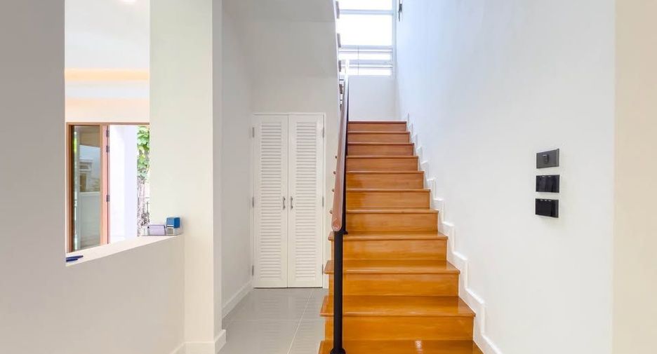 For sale 3 bedrooms house in Taling Chan, Bangkok