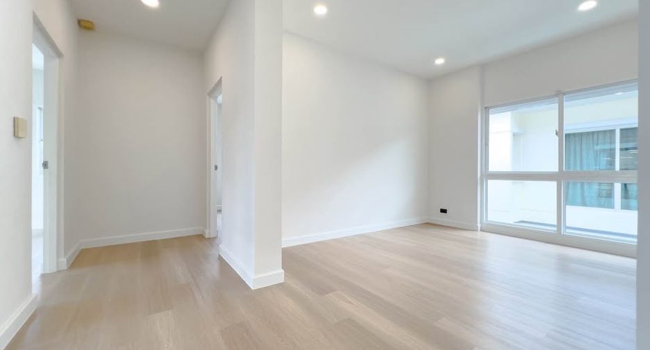 For sale 3 bedrooms house in Taling Chan, Bangkok