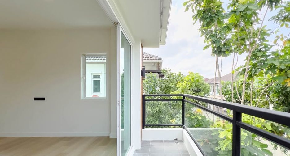For sale 3 bedrooms house in Taling Chan, Bangkok