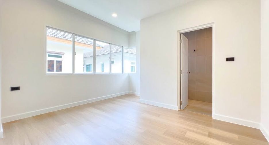 For sale 3 bedrooms house in Taling Chan, Bangkok