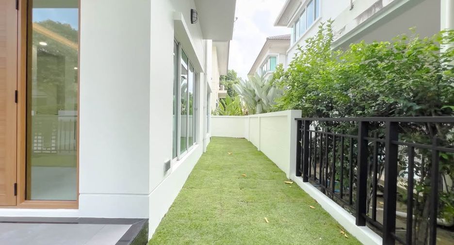 For sale 3 bedrooms house in Taling Chan, Bangkok