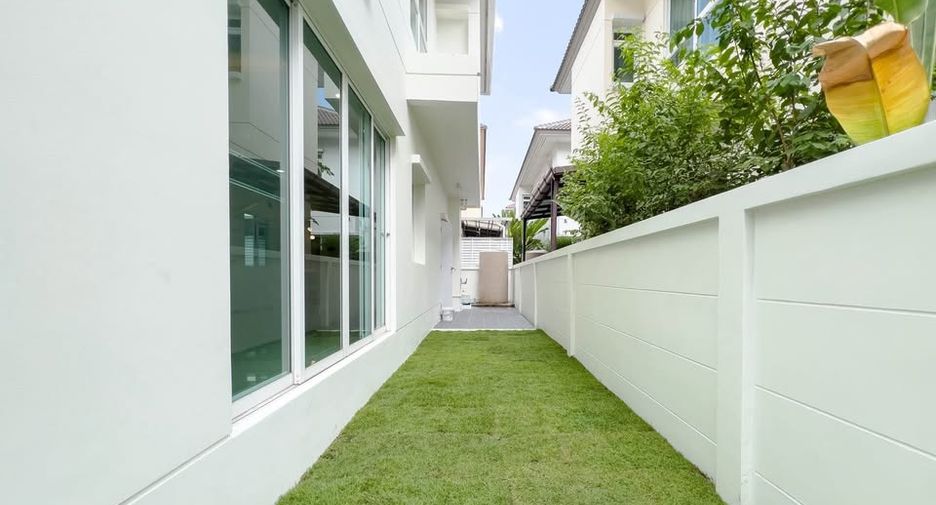 For sale 3 bedrooms house in Taling Chan, Bangkok