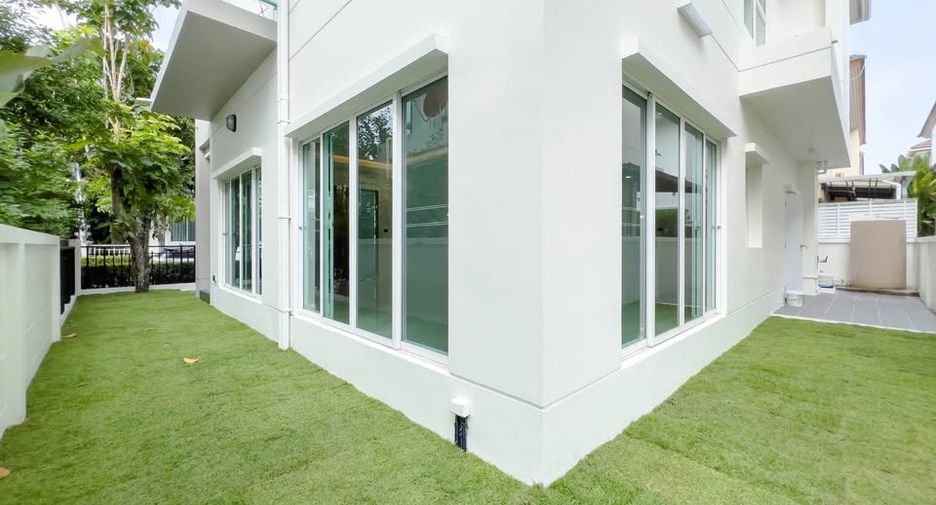 For sale 3 bedrooms house in Taling Chan, Bangkok