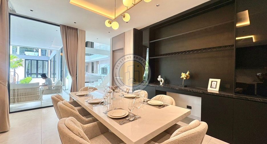 For sale 6 bedrooms villa in Pratumnak, Pattaya