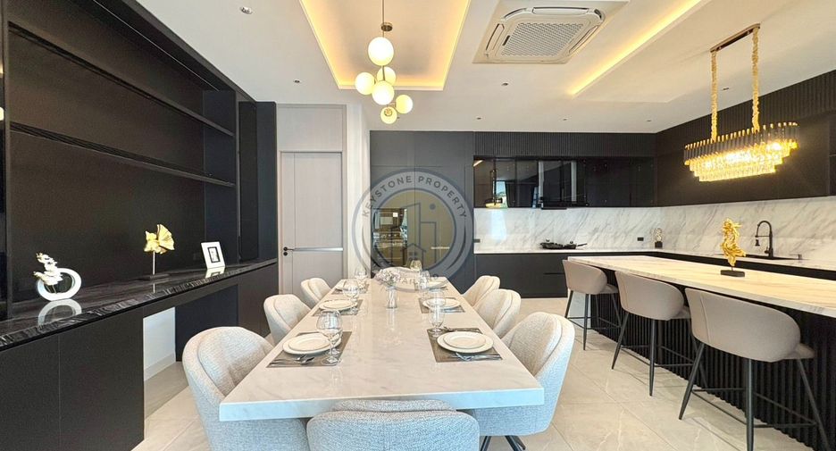 For sale 6 bedrooms villa in Pratumnak, Pattaya
